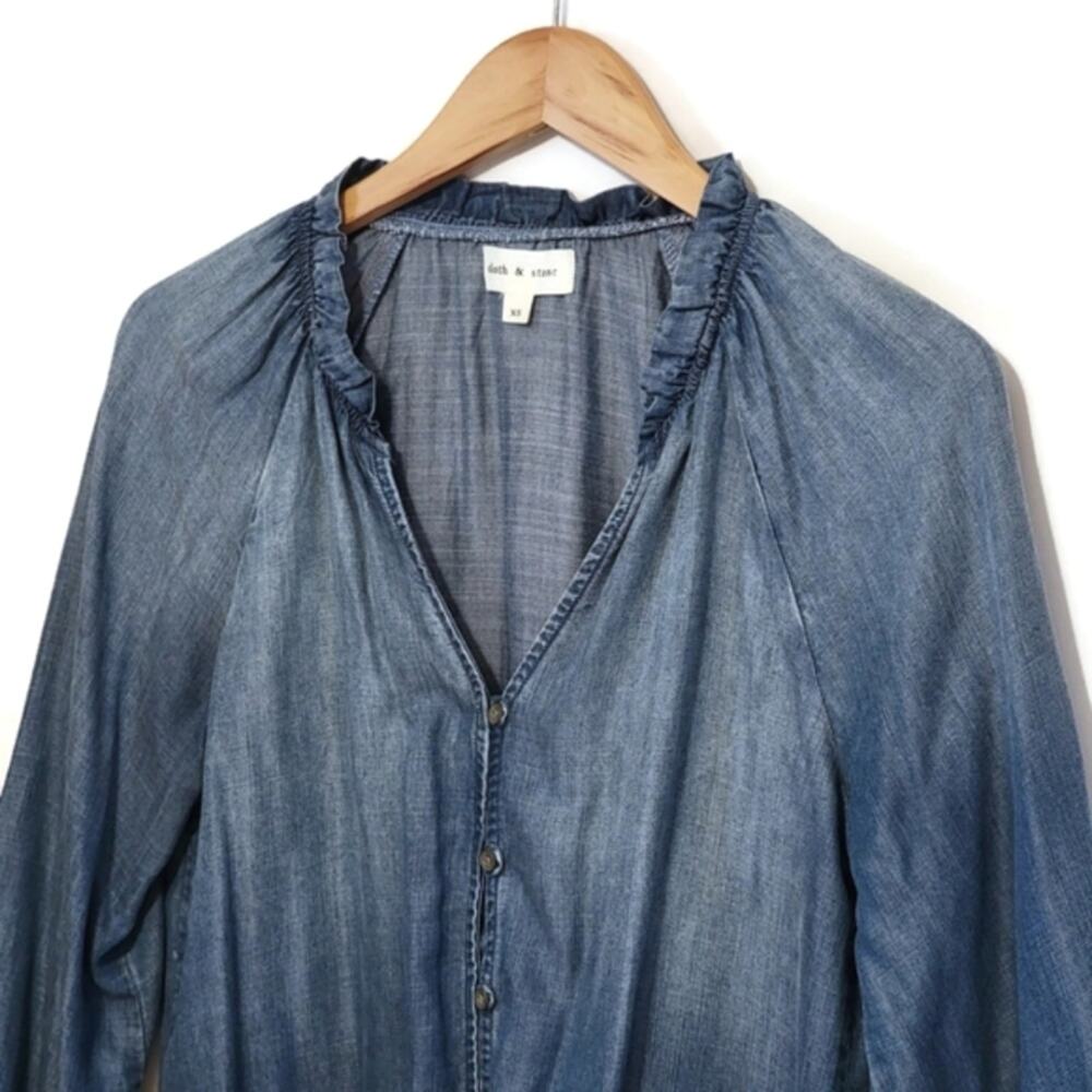 Cloth & Stone Chambray Denim Button Down V-Neck Shirt Top Casual Classic XS - Picture 6 of 14